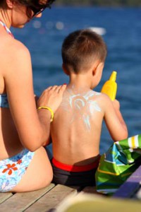 Как защитить ребёнка от солнца